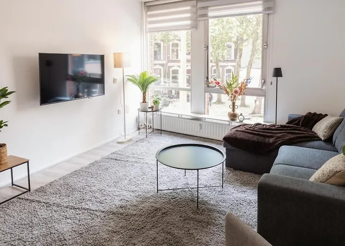 5p-home At Spot In Town Near Poppodium 013 Apartment