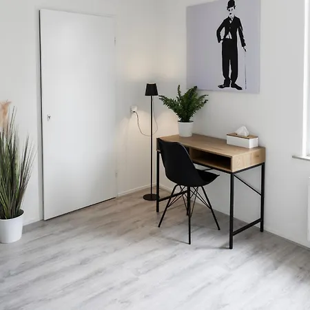 5p-home At Spot In Town Near Poppodium 013 דירה *