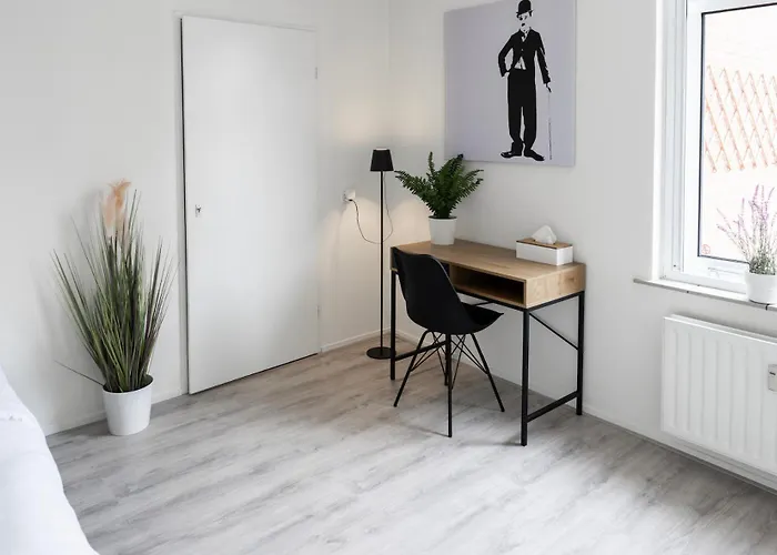 5p-home At Spot In Town Near Poppodium 013 דירה *